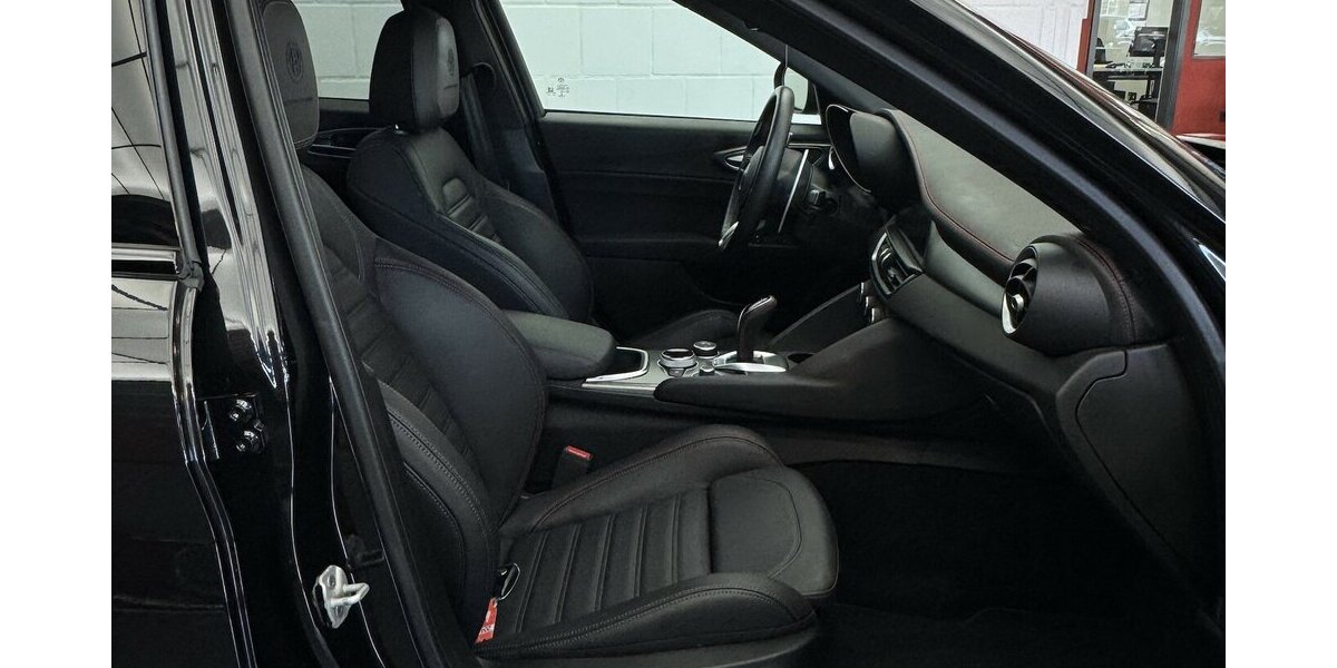 Alfa Romeo Giulia 2.0 Competizione Q4 Turbo CarPlay Kamera 9.970 km 39.920 &euro; Lich 35423