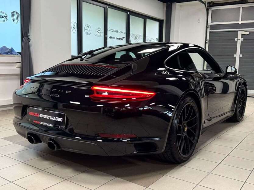 911