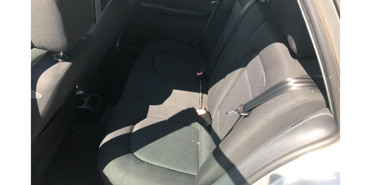 Skoda Fabia Combi 211.000 km 2.120 € Weimar 99423