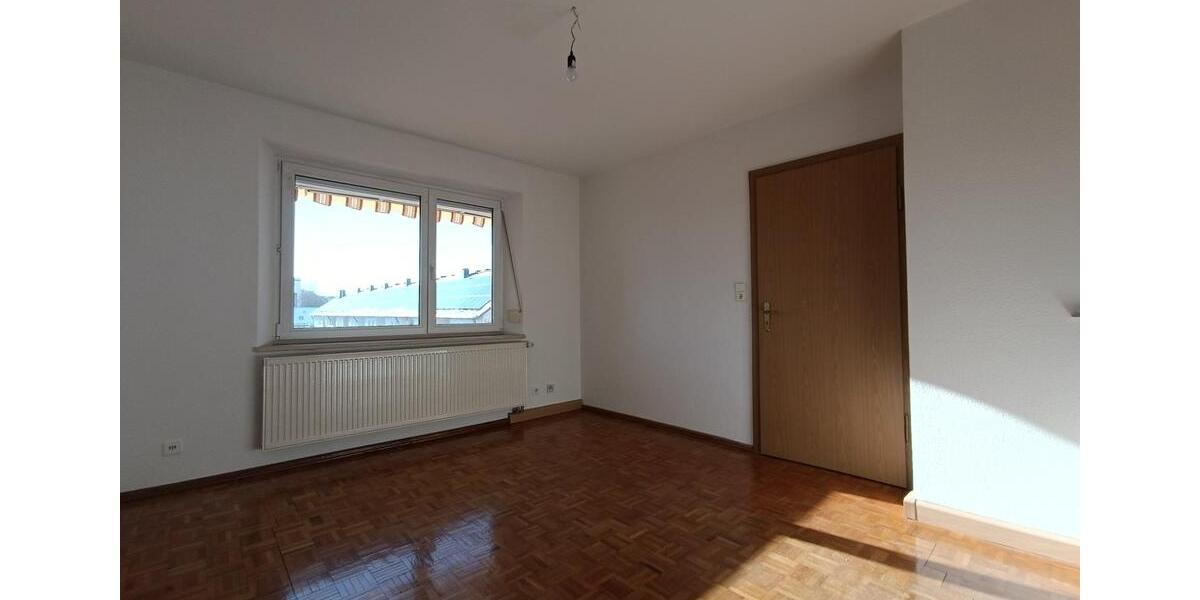 Vermieten gepflegte 5 Zimmer Doppel – Wohnung (115 m² ) im 4. OG 5 zimmer