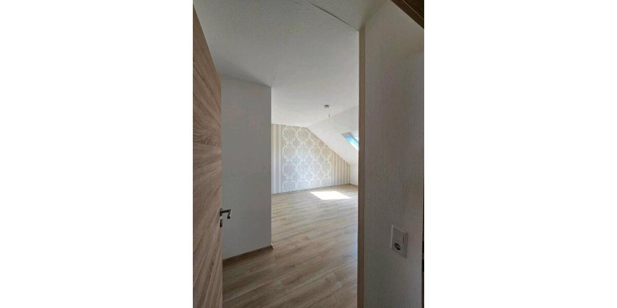 Dachgeschoßwohnung Wesendorf - 3 Zimmer, 65 m&sup2;, 700&euro; | Angebot:26057777