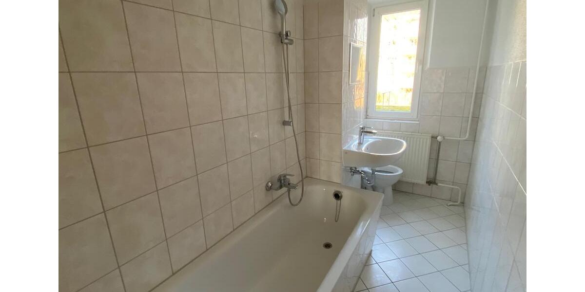 Etagenwohnung Güstrow - 2.5 Zimmer, 64 m&sup2;, 480&euro; | Angebot:25321046
