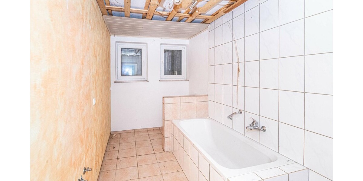 Zweifamilienhaus mit großem Grundstück 8 zimmer