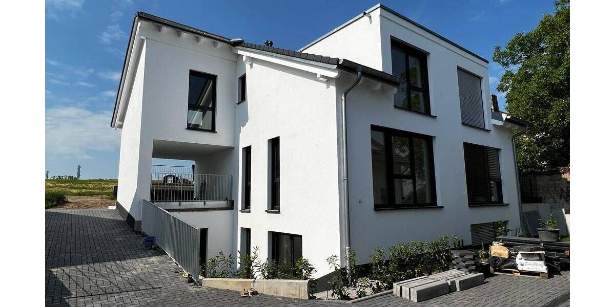 Neuwertige Doppelhaushälfte mit Carport in TOP-Lage von Mainz-Weisenau zu vermieten! 6 zimmer