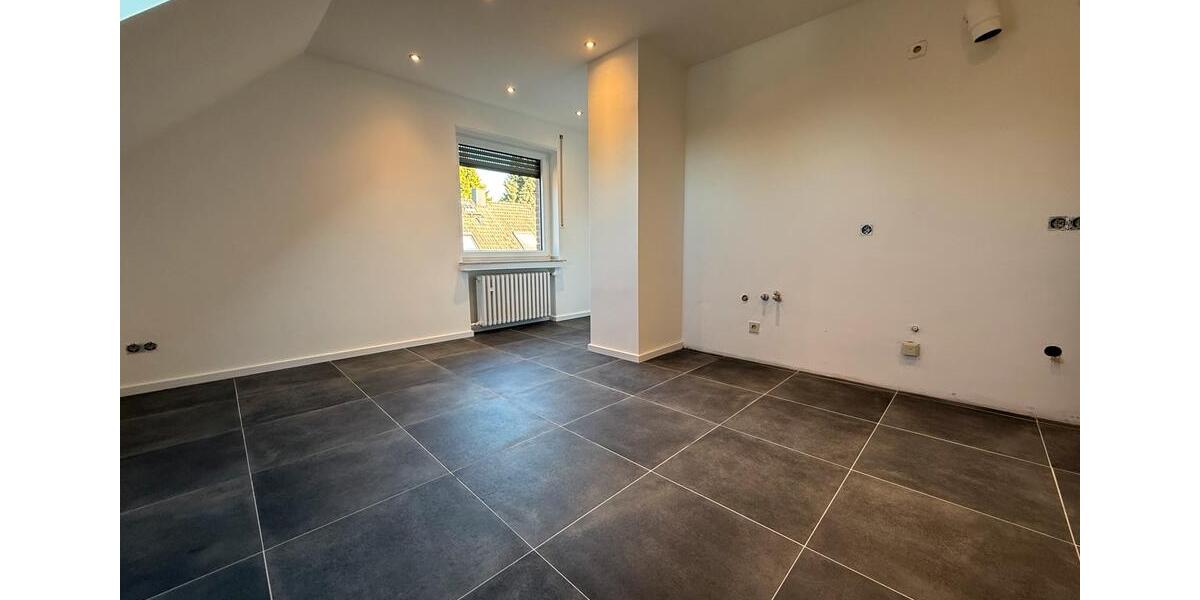 Dachgeschoßwohnung Grefrath - 4 Zimmer, 120 m&sup2;, 1.200&euro; | Angebot:25365398