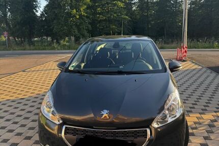 Peugeot 208 90.000 km 6.500 &euro; München 81669