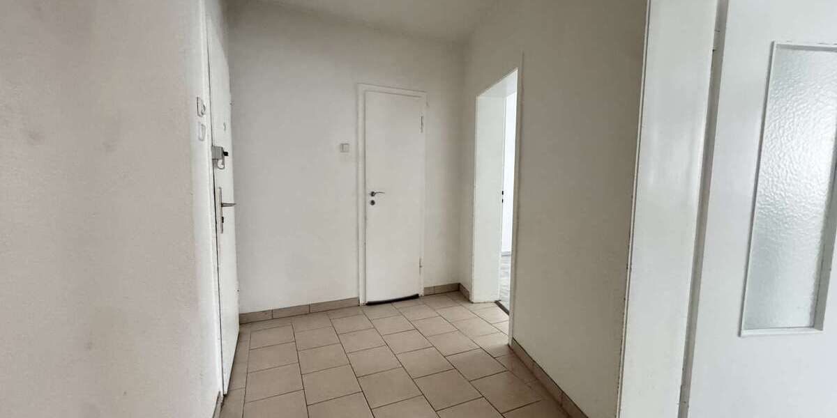Helle 3,5-Zimmer-Wohnung mit Garage, Kellerraum und Dachboden-Stauraum - Erdgeschoßwohnung Essen Stadtbezirk III | Angebot:26691538
