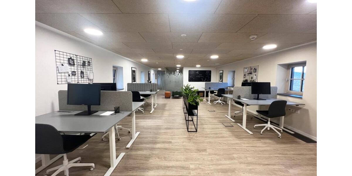 Dein flexibler Schreibtisch im Workhub Coworking zimmer