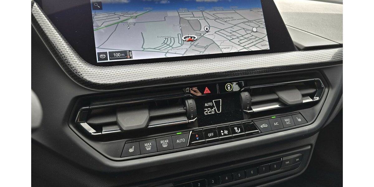BMW 118i ADVANTAGE/VIRTUAL/NAVI//SITZHEIZUNG/1.HAND 28.344 km 24.900 &euro; Villingen-Schwenningen 78054