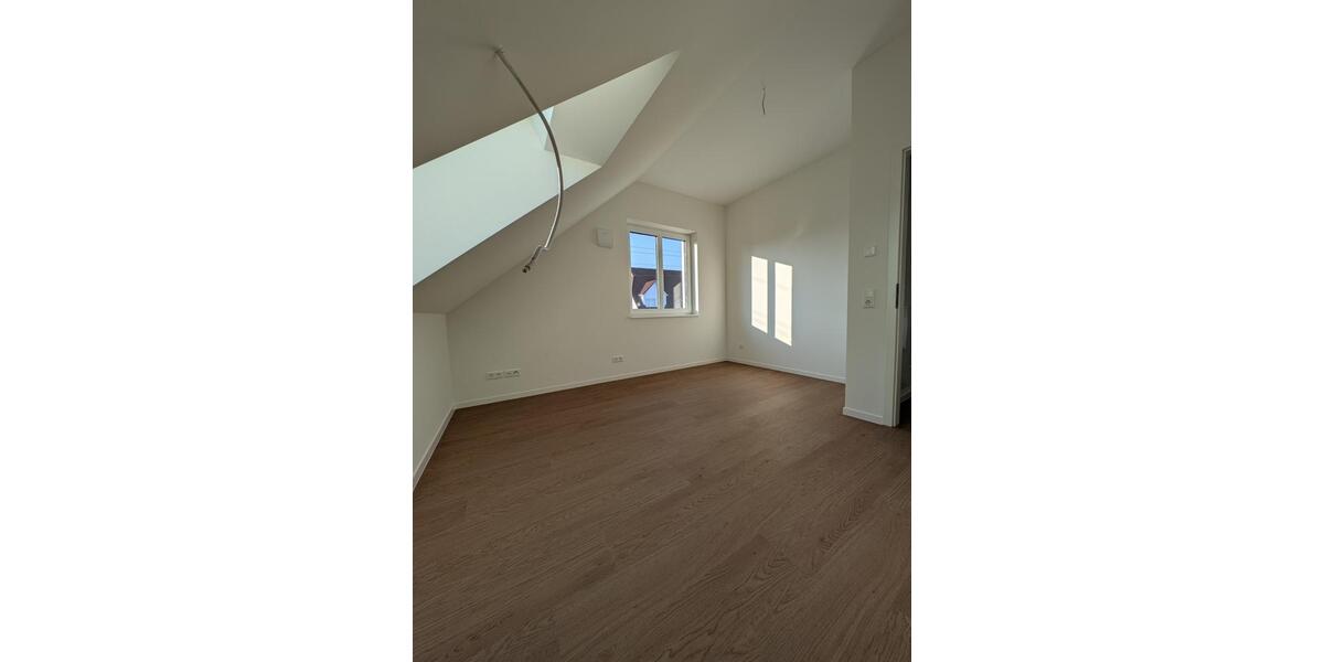 Dachgeschoßwohnung Güstrow - 4 Zimmer, 122 m&sup2;, 1.652&euro; | Angebot:25214617
