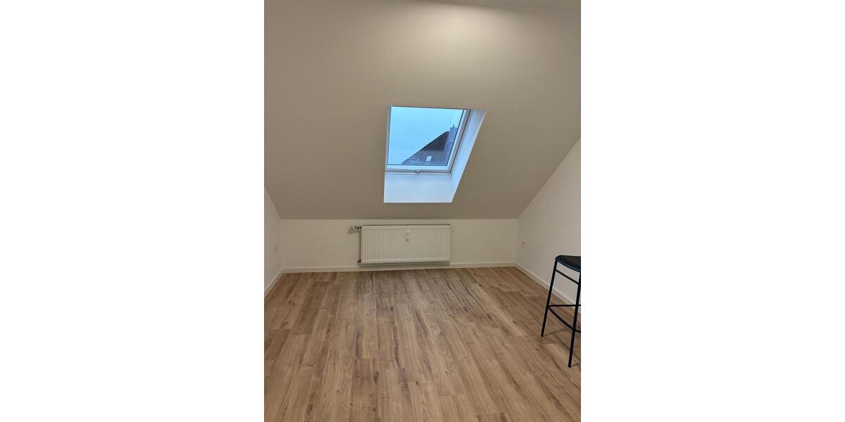 Dachgeschoßwohnung Rösrath - 3.5 Zimmer, 67 m&sup2;, 1.150&euro; | Angebot:24763824