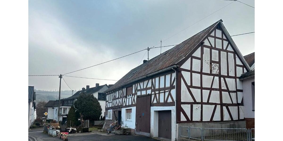 Einfamilienhaus Haiger - 7 Zimmer, 140 m&sup2;, 135.000&euro; | Angebot:27081694
