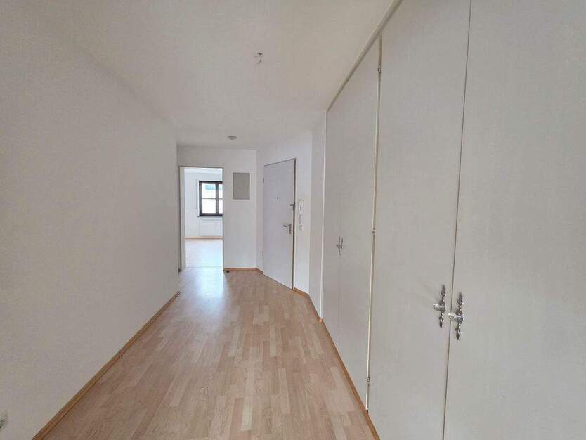 Großzügige 3-Zimmerwohnung mit 2 Bädern und terassenähnlichem Balkon.... 3 zimmer