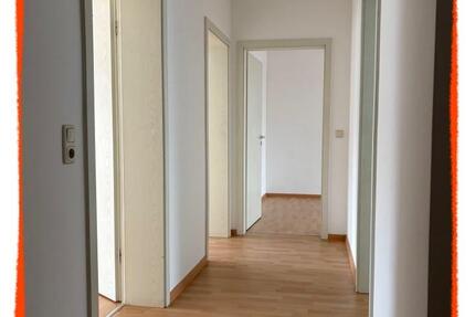 Wohnung Zwickau - 3 Zimmer, 80 m&sup2;, 440&euro; | Angebot:25254999