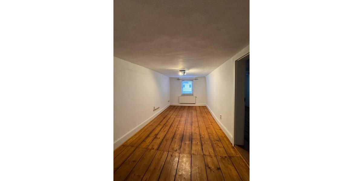 Etagenwohnung Bad Hersfeld - 7 Zimmer, 140 m&sup2;, 850&euro; | Angebot:25025005