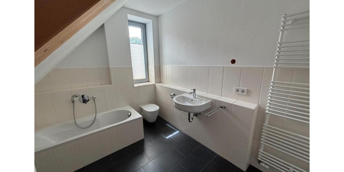 Dachgeschoßwohnung Hochdorf - 3.5 Zimmer, 95 m&sup2;, 1.100&euro; | Angebot:26649618