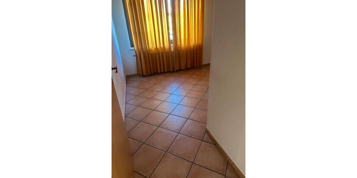 Einfamilienhaus Bergen - 11 Zimmer, 200 m&sup2;, 1.700&euro; | Angebot:26401984