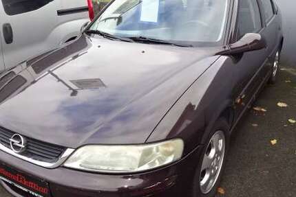 Opel Vectra 175.000 km 1.900 &euro; Leupoldsgrün 95191