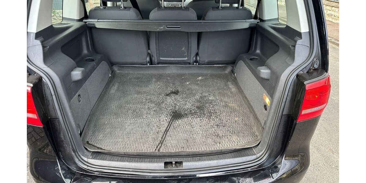 VW Touran 252.357 km 2.799 &euro; Limburg 65549