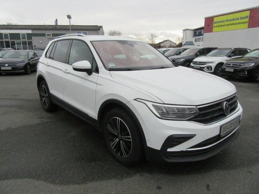 VW Tiguan Active 1.5, NAVI, LED 88.000 km 24.890 € Gernsheim 64579