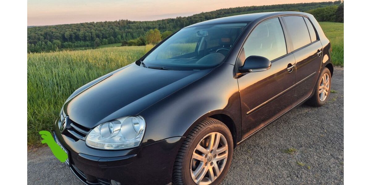 VW Golf 183.000 km 3.600 &euro; Straßenhaus 56587
