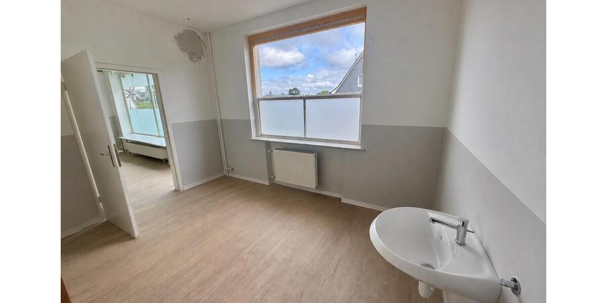 Doppelhaushälfte Bad Schwartau - 7 Zimmer, 190 m&sup2;, 249.000&euro; | Angebot:26837935
