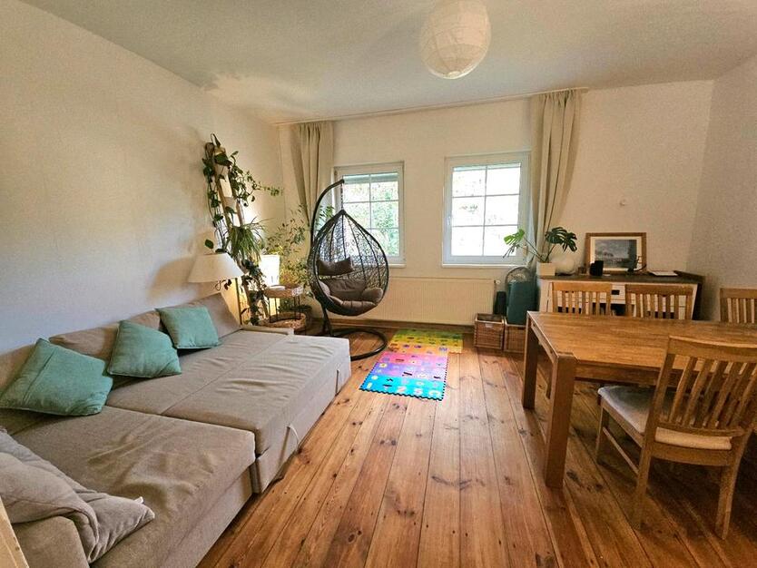Biete Haus mit Hof zur Zwischenmiete zimmer