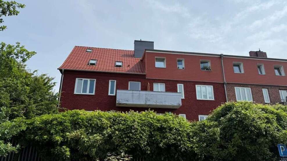 Haus zum Kaufen in Schwerin 869.000 € 529.32 m²