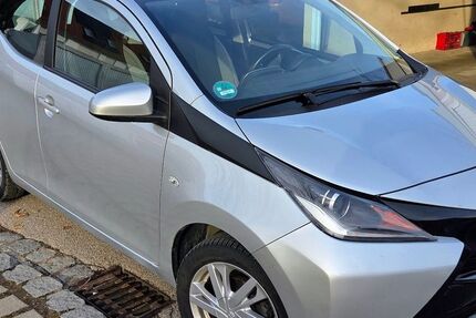 Toyota Aygo (X) 65.000 km 7.450 &euro; Erding 85435