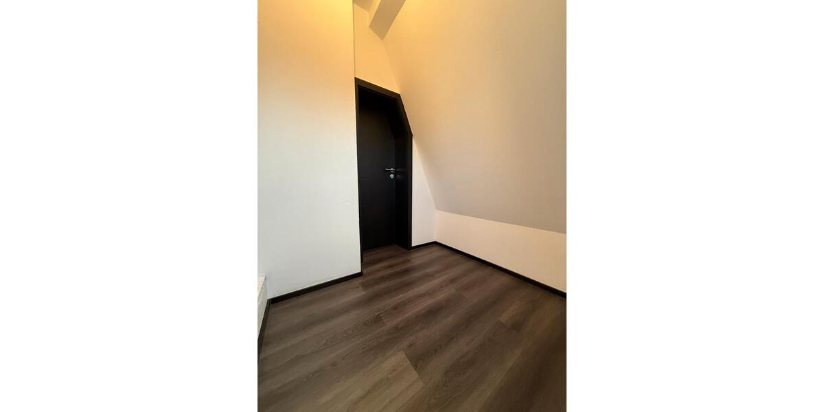 Dachgeschoßwohnung Werl - 4 Zimmer, 125 m&sup2;, 1.300&euro; | Angebot:25391584