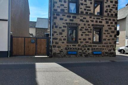 Haus Nickenich - 5 Zimmer, 110 m&sup2;, 385.000&euro; | Angebot:26611781
