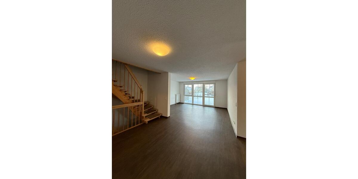 Doppelhaushälfte Kulmain - 4 Zimmer, 135 m&sup2;, 1.250&euro; | Angebot:24785525