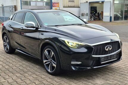 INFINITI Q30