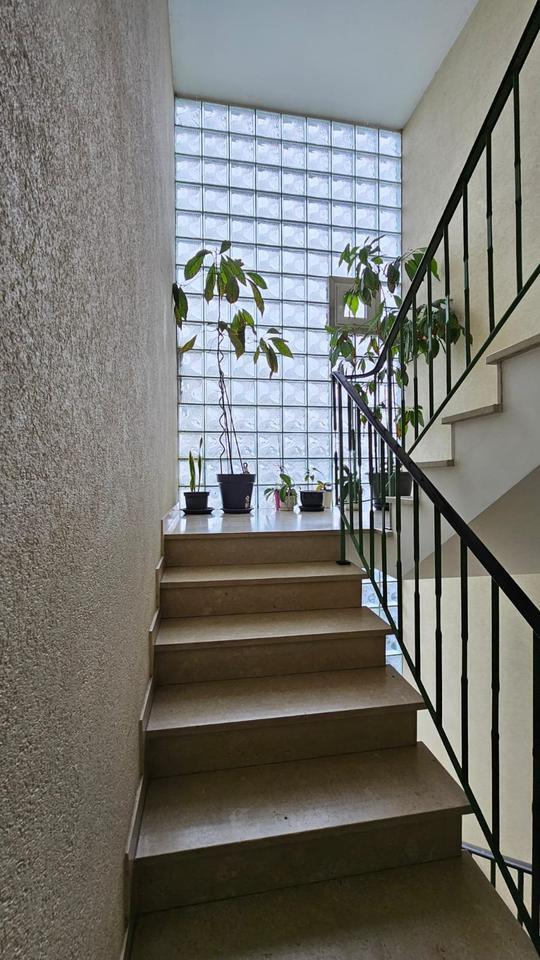 5-Familienhaus inkl. Penthaus -Wohnung mit Gewerbehalle