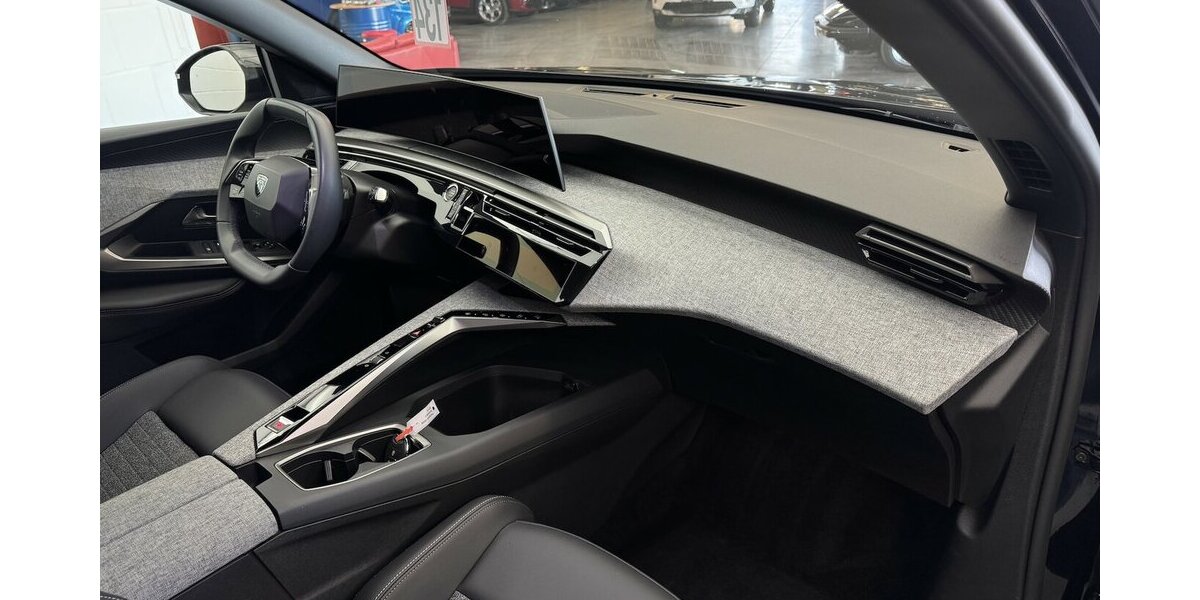 Peugeot 5008 145 Mild Hybrid Allure7 Sitzer LED 360°Cam 35.800 km 28.360 &euro; Lich 35423
