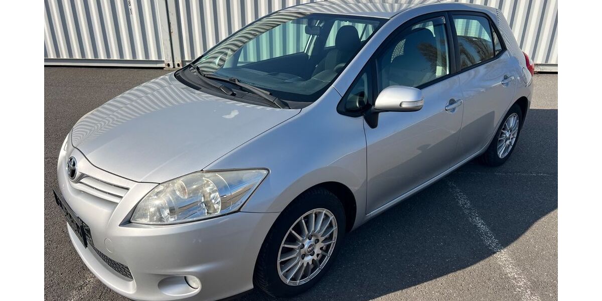 Toyota Auris 294.000 km 4.299 &euro; Berlin 12057
