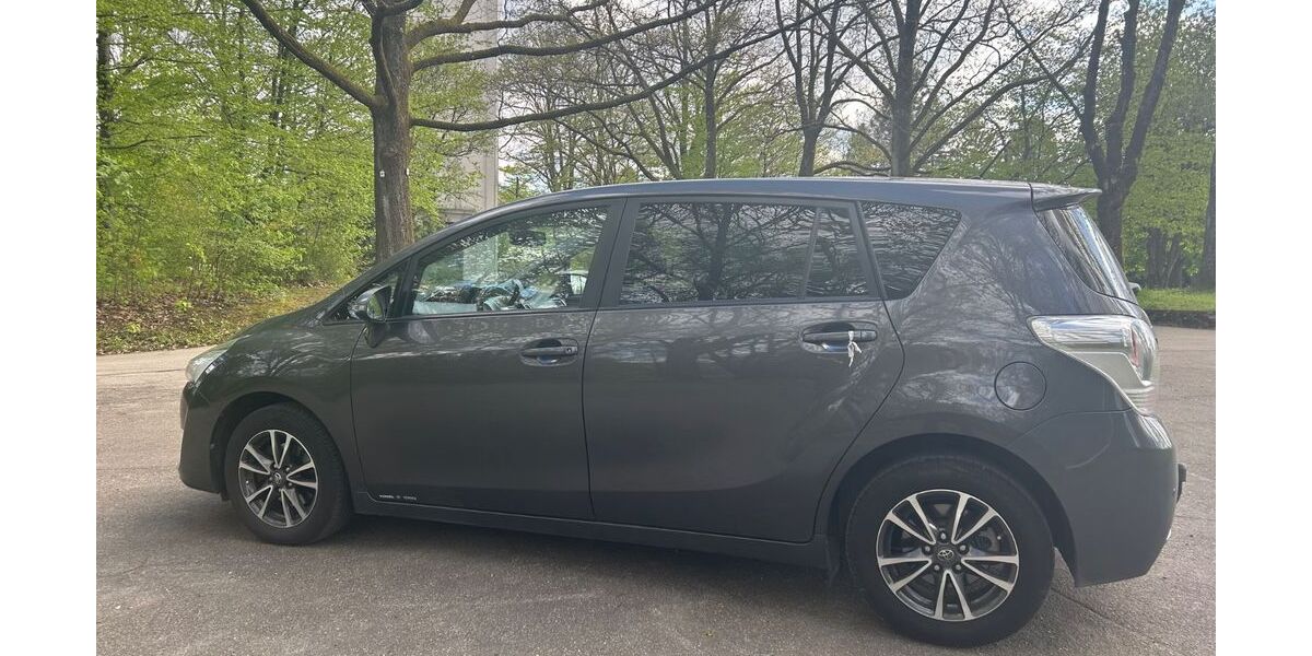 Toyota Verso 88.000 km 12.999 &euro; Aalen 73430