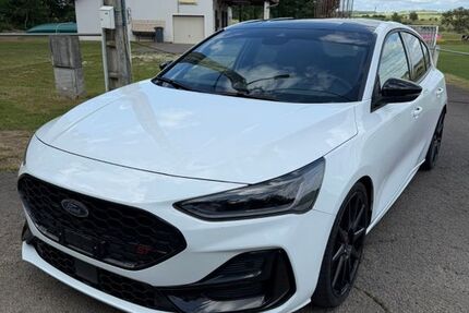 Ford Focus 25.600 km 33.999 &euro; Merzig 66663
