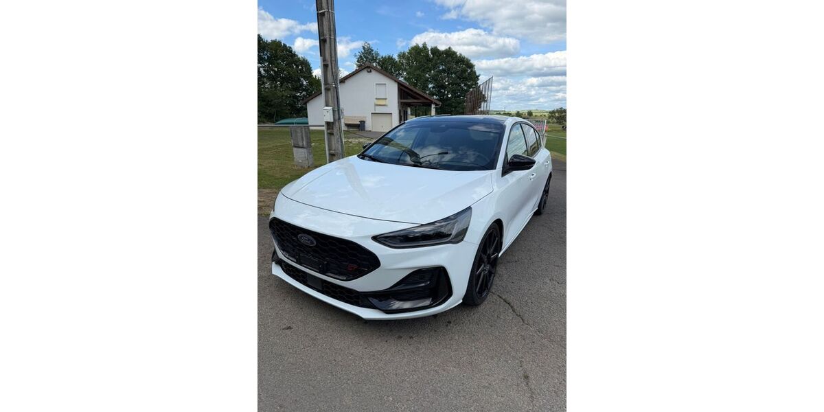 Ford Focus 25.600 km 33.999 &euro; Merzig 66663