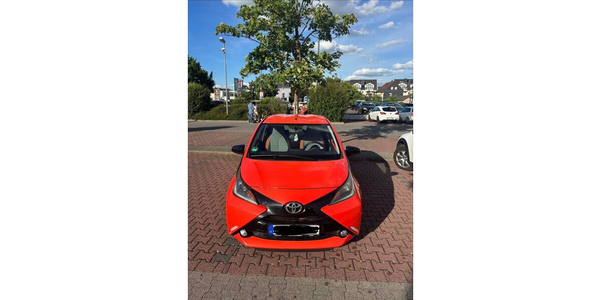 Toyota Aygo (X) 87.000 km 5.100 &euro; Frankfurt 60388