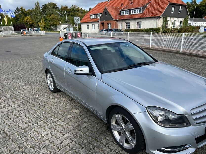 Mercedes-Benz C 200 105.000 km 12.800 € Trappenkamp 24610