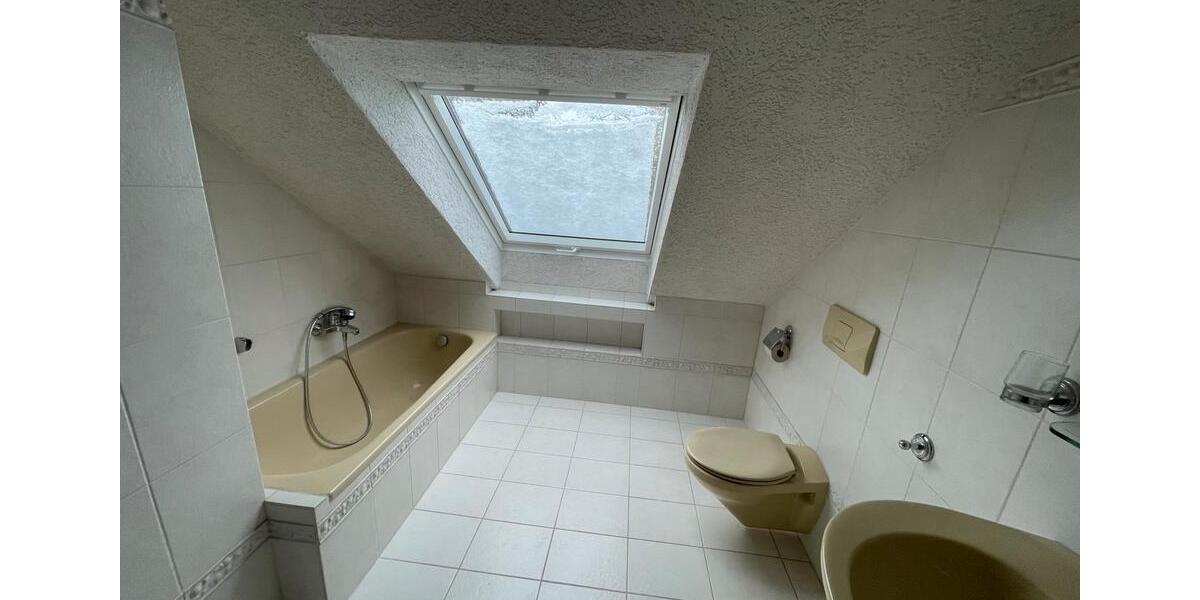 Helle Dachgeschosswohnung zu vermieten | 2 Zimmer | 70qm 2 zimmer