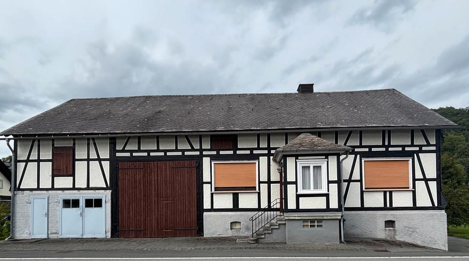 Fachwerkhaus mit großem Grundstück aus dem Jahr 1890