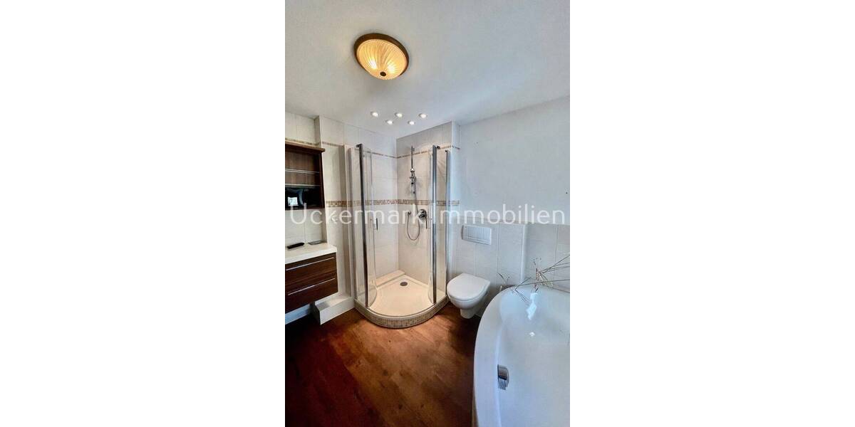 Einfamilienhaus Gramzow - 6 Zimmer, 140 m&sup2;, 320.000&euro; | Angebot:26066463