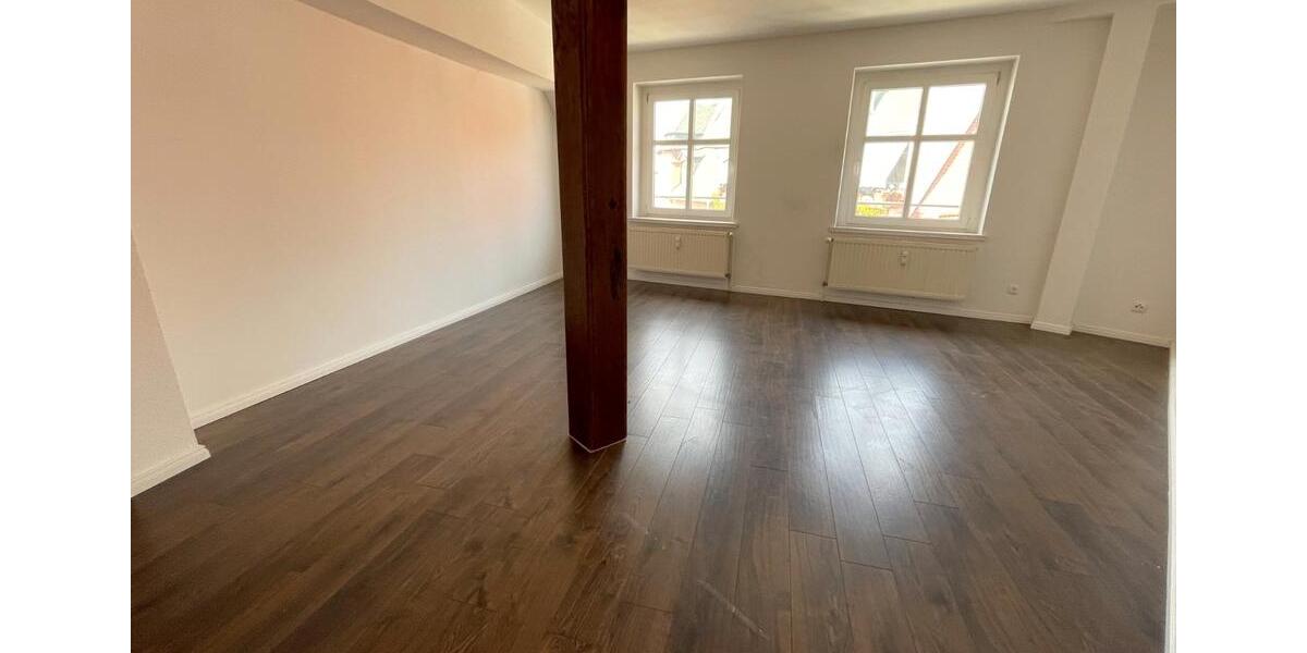 Dachgeschoßwohnung Halle (Saale) - 6 Zimmer, 155 m&sup2;, 1.270&euro; | Angebot:26618543