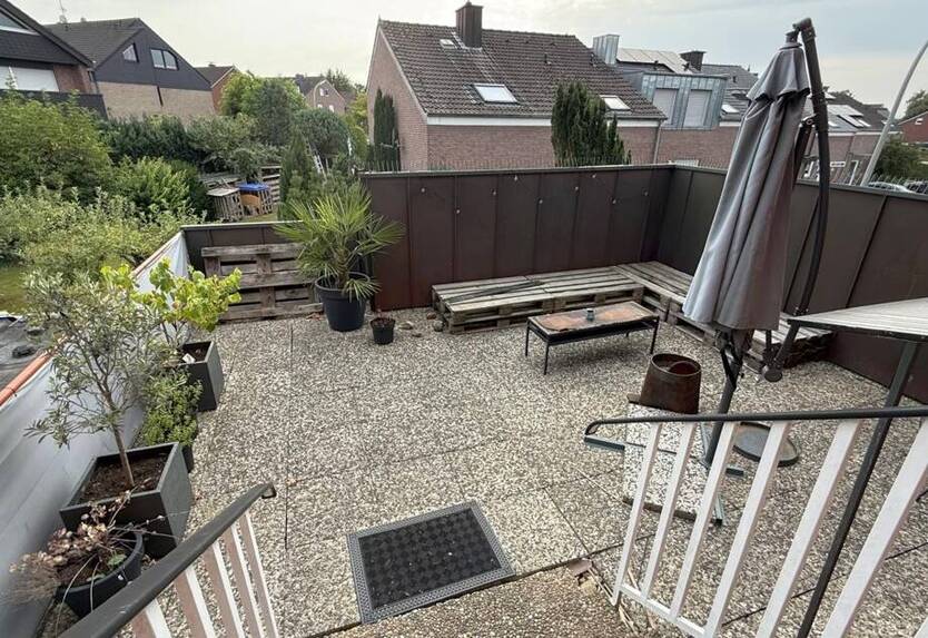2-Zimmer-Wohnung mit Dachterrasse und Kfz-Stellplatz