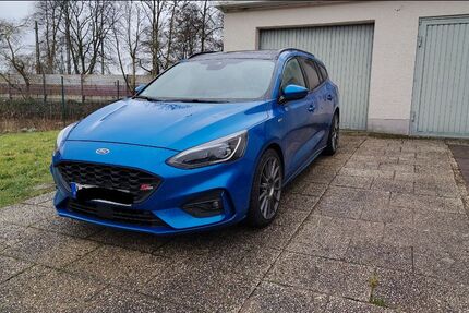 Ford Focus 64.000 km 18.990 &euro; Leverkusen 51377