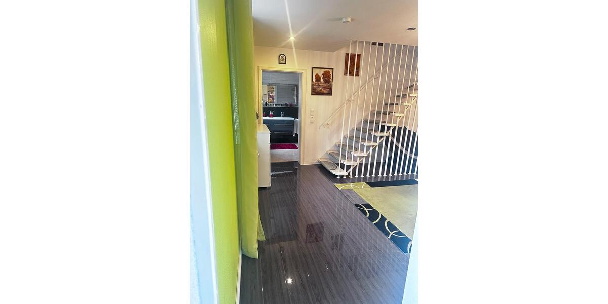 Einfamilienhaus von Privat auf ca.1000qm Grundstück zu verkaufen. 4 zimmer