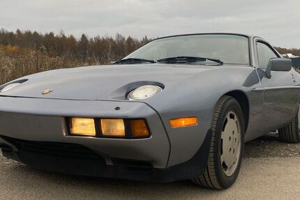 Porsche 928