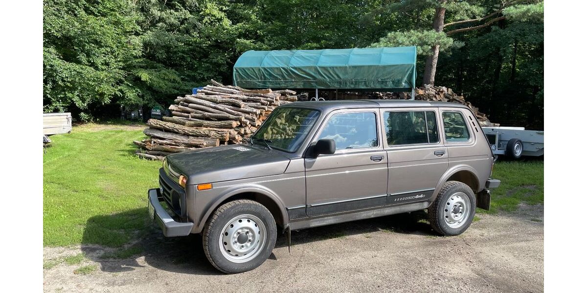 Lada Urban 31.500 km 12.000 &euro; Wiesenburg 14827